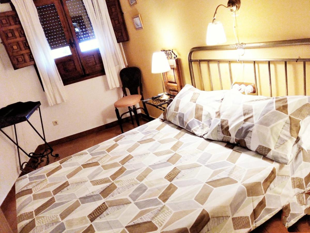 La Troje Oropesana Pension Buitenkant foto
