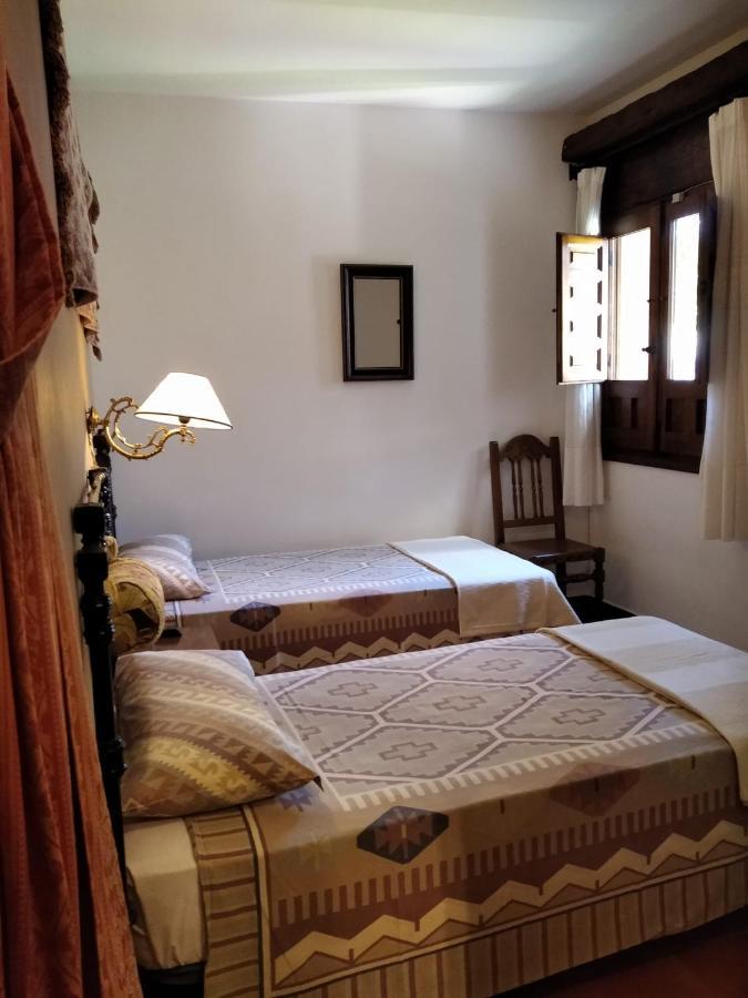 La Troje Oropesana Pension Buitenkant foto