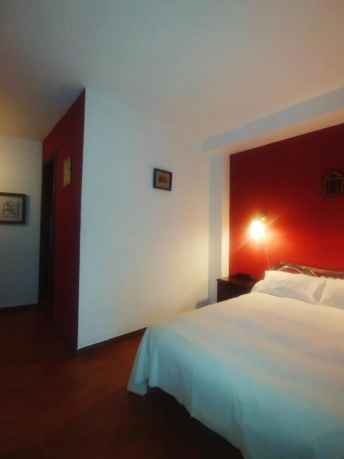 La Troje Oropesana Pension Buitenkant foto