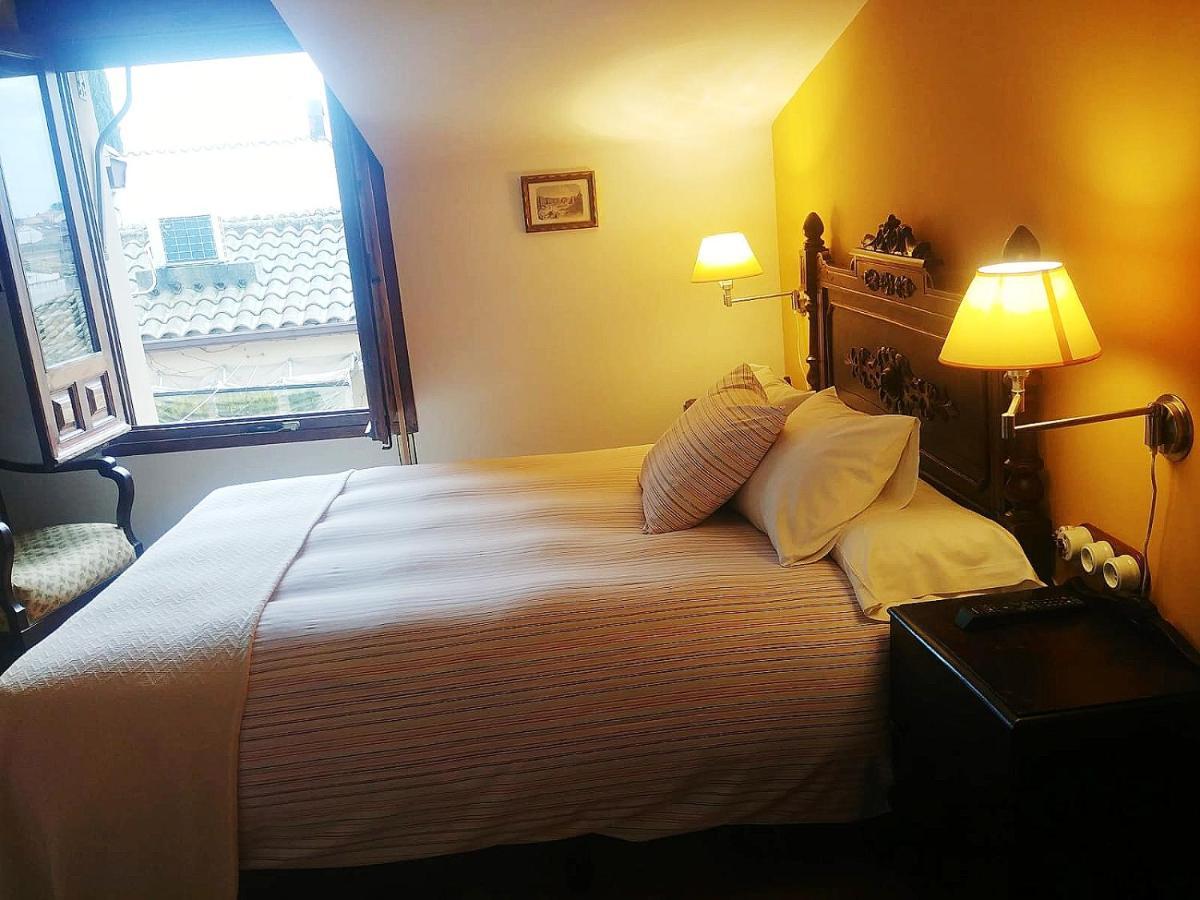 La Troje Oropesana Pension Buitenkant foto
