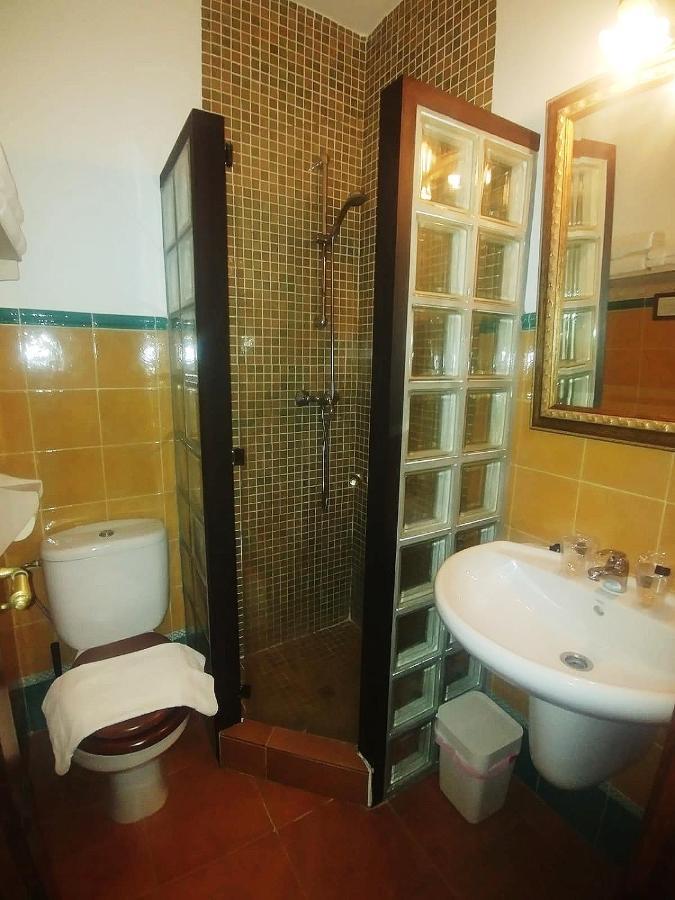 La Troje Oropesana Pension Buitenkant foto