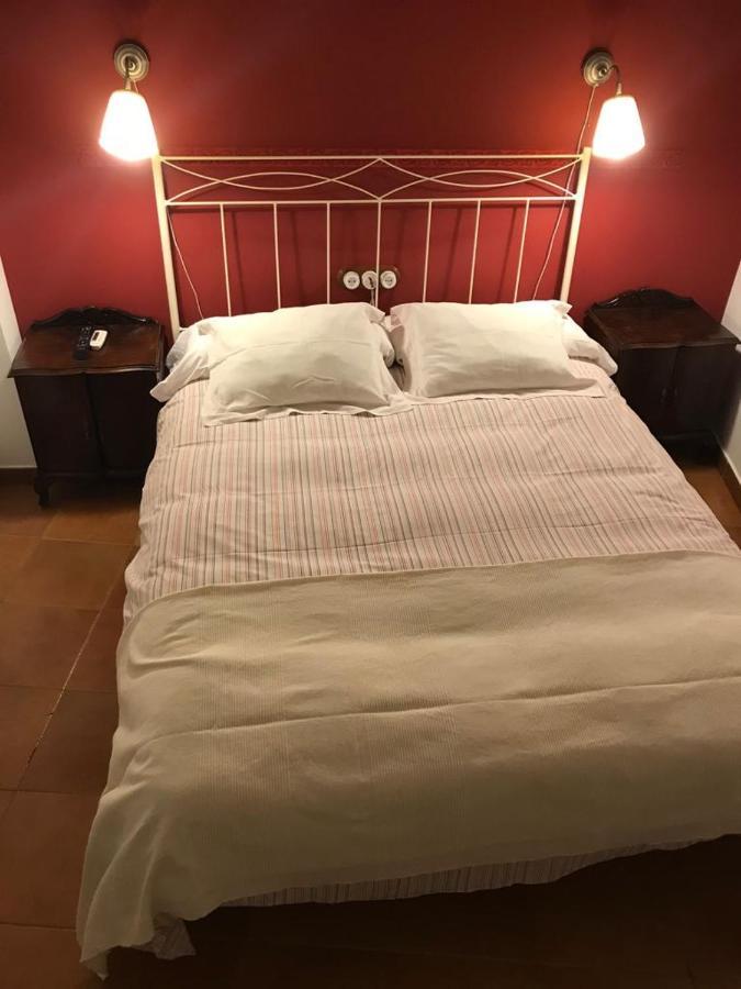 La Troje Oropesana Pension Buitenkant foto