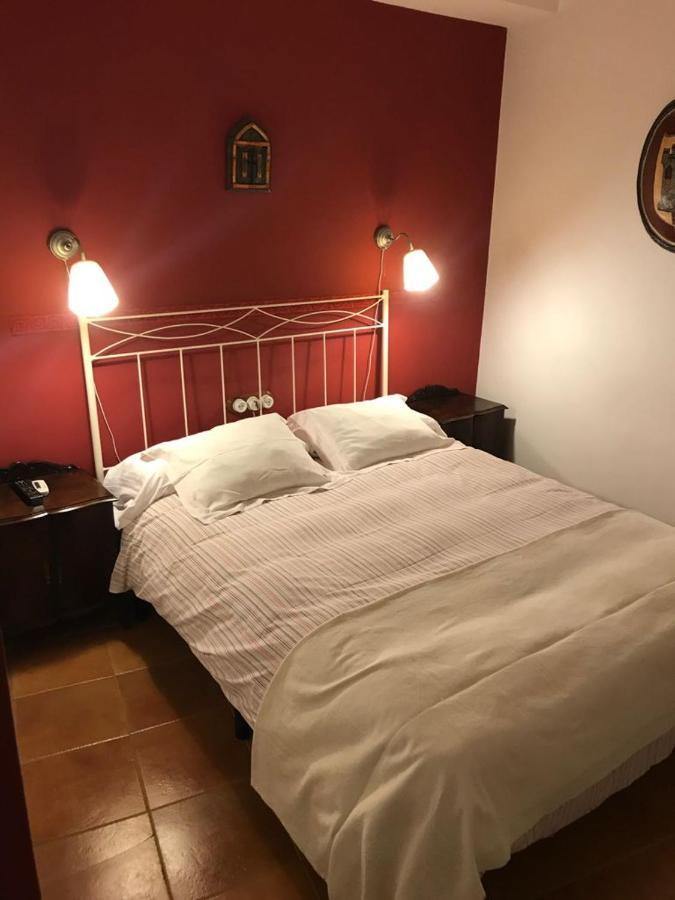 La Troje Oropesana Pension Buitenkant foto